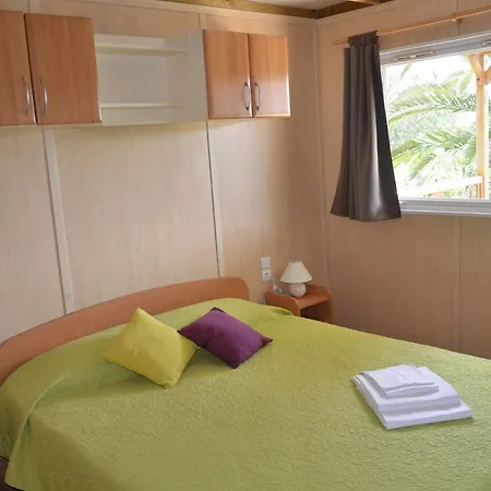 Casarina Tatil parkı Bonifacio (Corsica)
